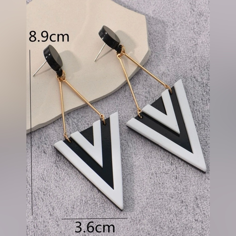 Chic Striped Earrings - Picture 4 of 4
